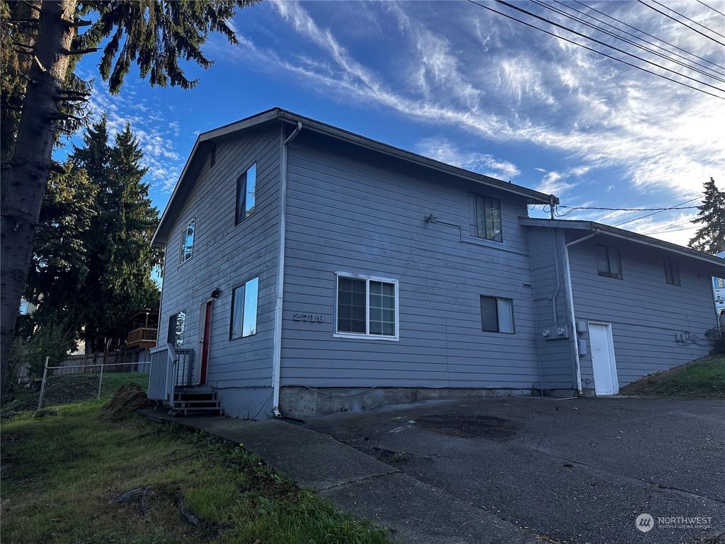 Photo of 2717 2719 S 125th St St, Seattle, WA 98168 (MLS # 2300872)