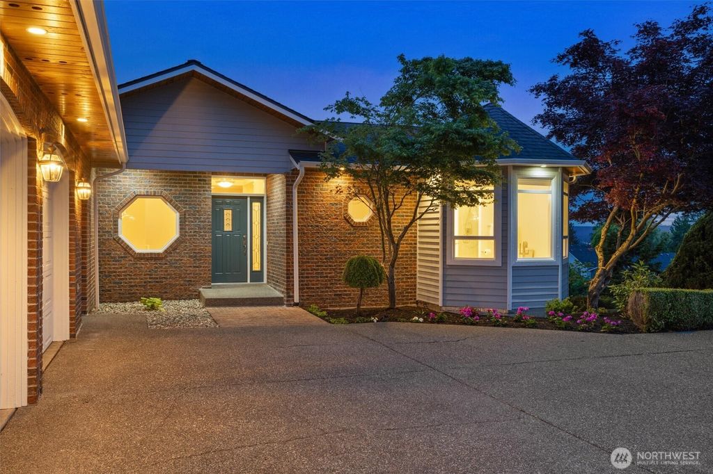 Photo of 6714 45th Place NE, Marysville, WA 98270 (MLS # 2371583)