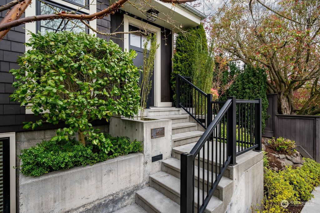 Photo of 170 Garfield Street, Seattle, WA 98109 (MLS # 2058491)