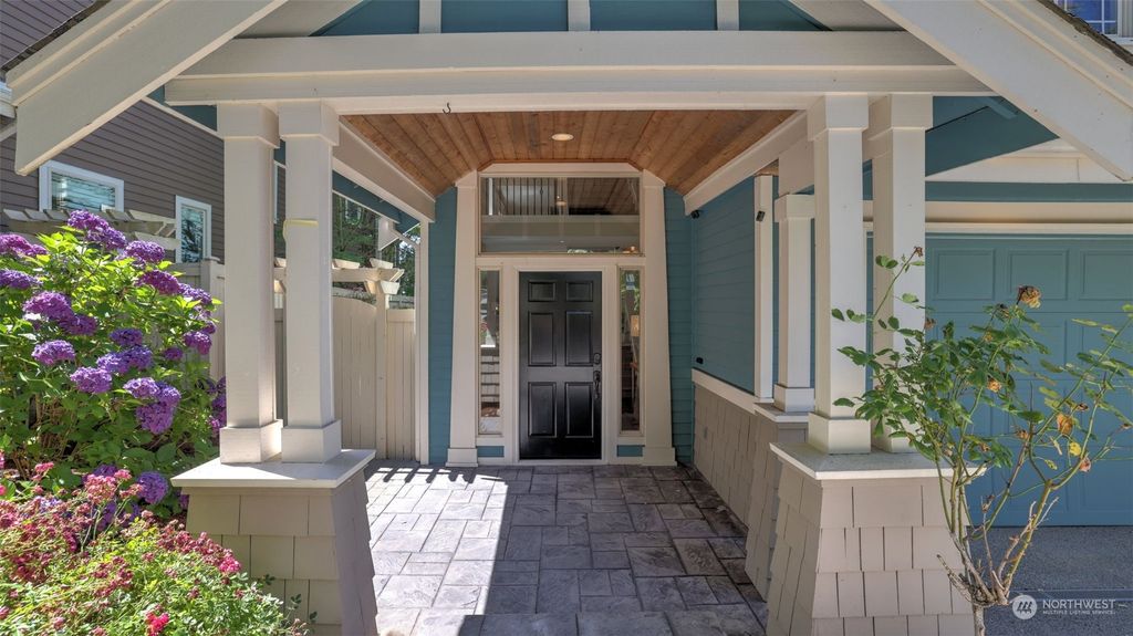 Photo of 7101 117th Place NE, Kirkland, WA 98033 (MLS # 2140016)