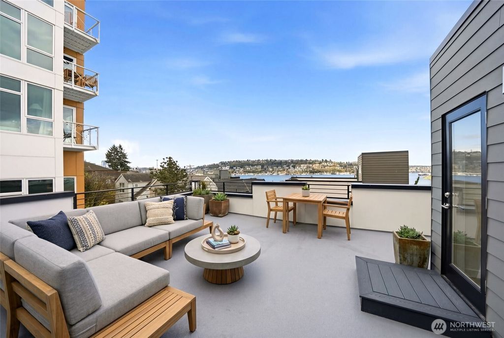 Photo of 2512 Yale Avenue E #B, Seattle, WA 98102 (MLS # 2502623)