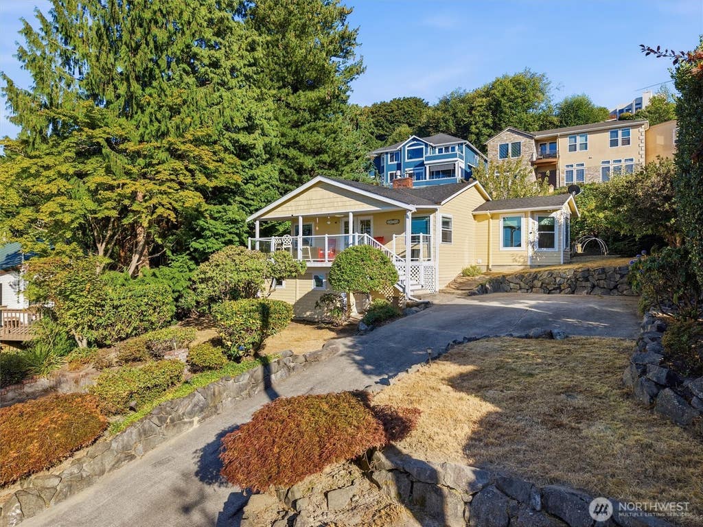 Photo of 28748 Sound View Drive DR S, Des Moines, WA 98198 (MLS # 2568661)