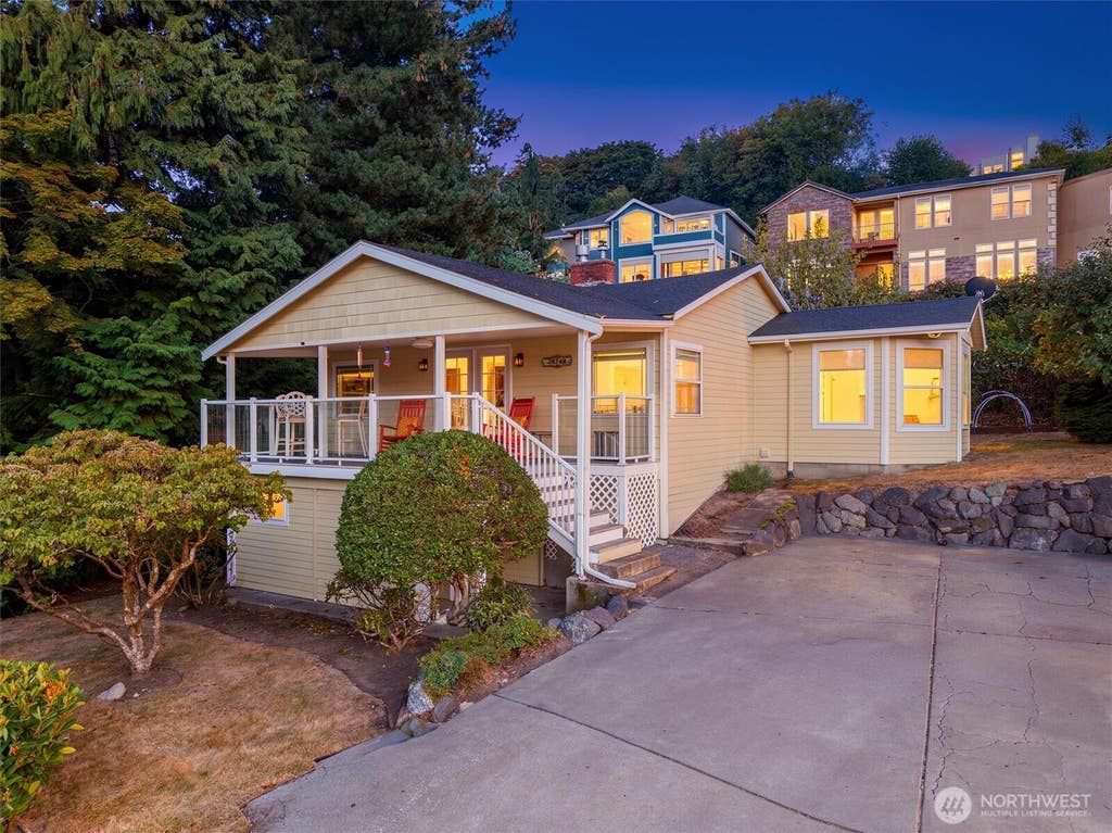 Photo of 28748 Sound View Drive DR S, Des Moines, WA 98198 (MLS # 2568661)