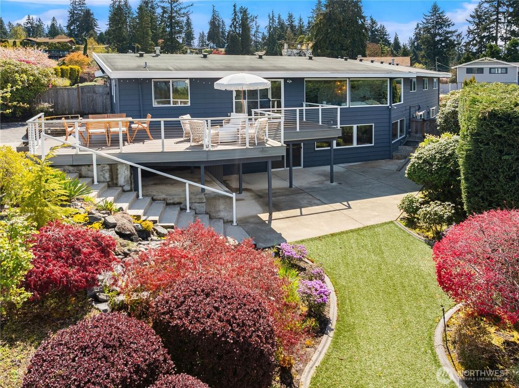 Photo of 806 S 295th Place, Federal Way, WA 98003 (MLS # 2509294)