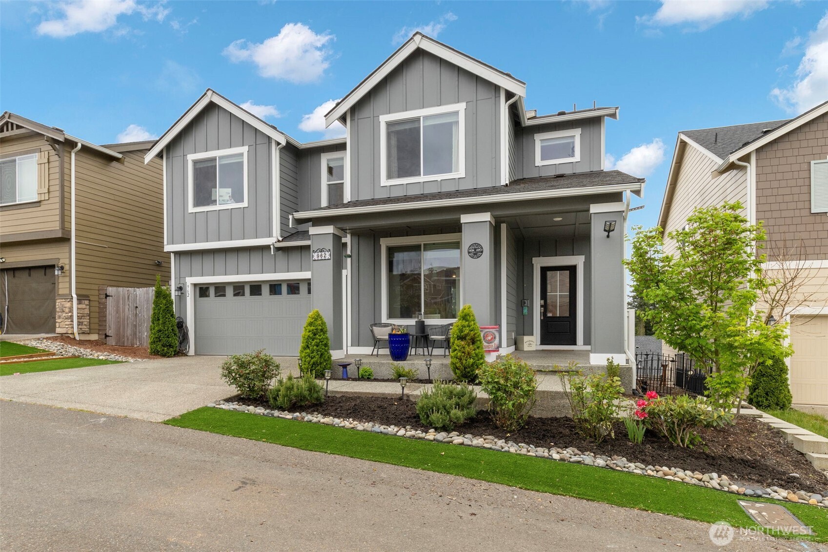 962 Thrush Court SE