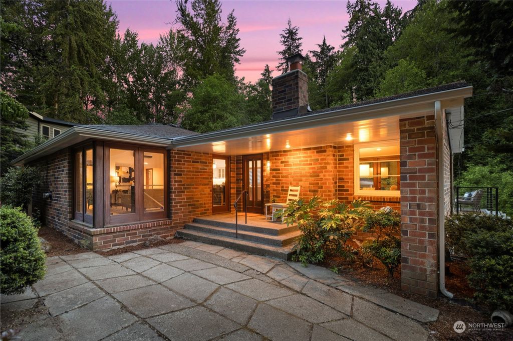 Photo of 1515 NE 105th Street, Seattle, WA 98125 (MLS # 2240817)