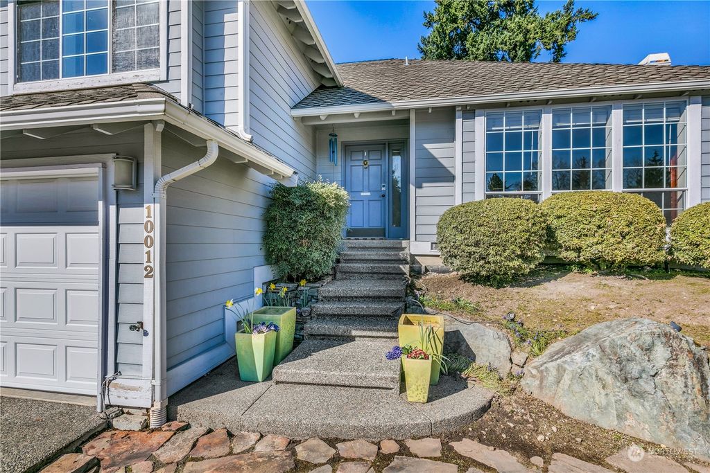 Photo of 10012 SE 247th Place, Kent, WA 98030 (MLS # 2209200)
