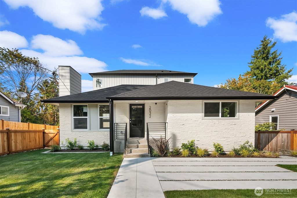 Photo of 2032 NE 123rd Street, Seattle, WA 98125 (MLS # 2474880)