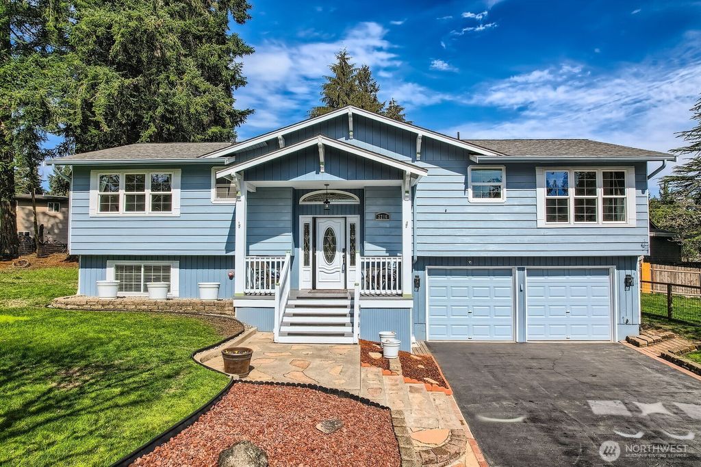 Photo of 2216 SW 309th Street, Federal Way, WA 98023 (MLS # 2342671)