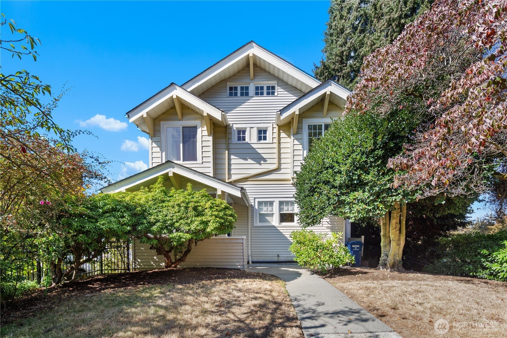 1435 9th Avenue W 1437