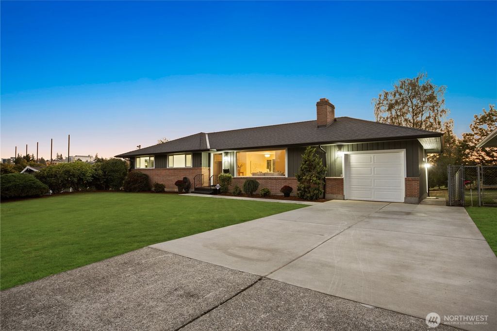 Photo of 708 Waverly Avenue, Everett, WA 98201 (MLS # 2472380)