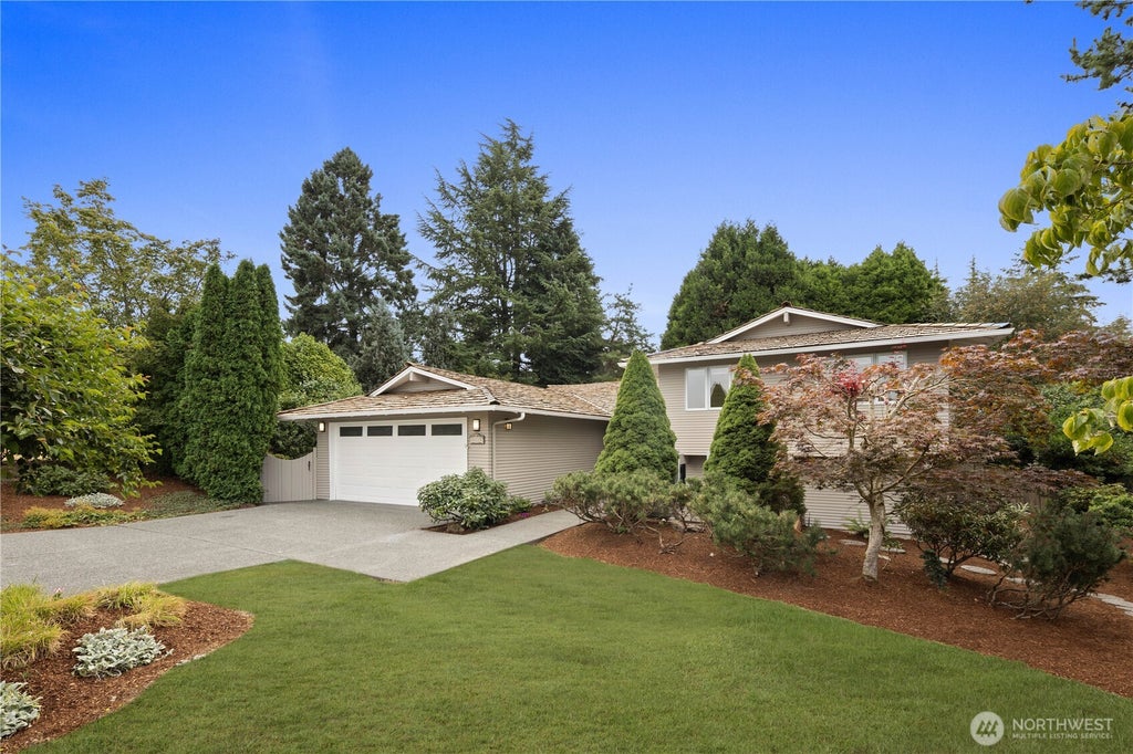 Photo of 14115 SE 45th Street, Bellevue, WA 98006 (MLS # 2564205)