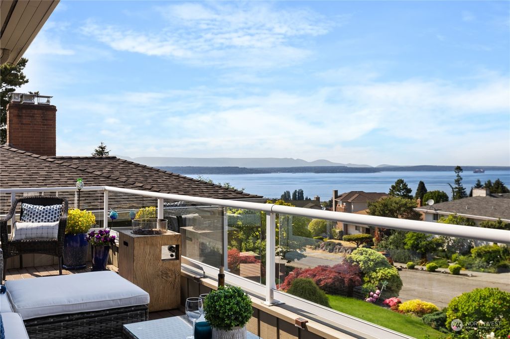 Photo of 5605 SW Orleans Street, Seattle, WA 98116 (MLS # 2075858)