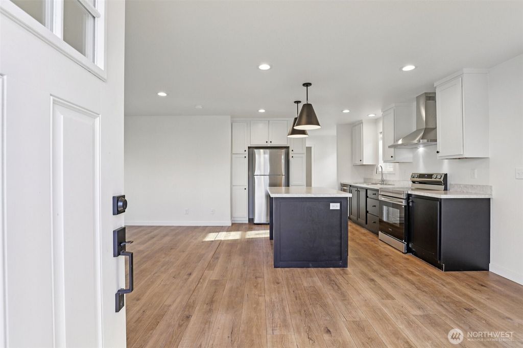 Photo of 332 23rd Avenue, Longview, WA 98632 (MLS # 2475501)