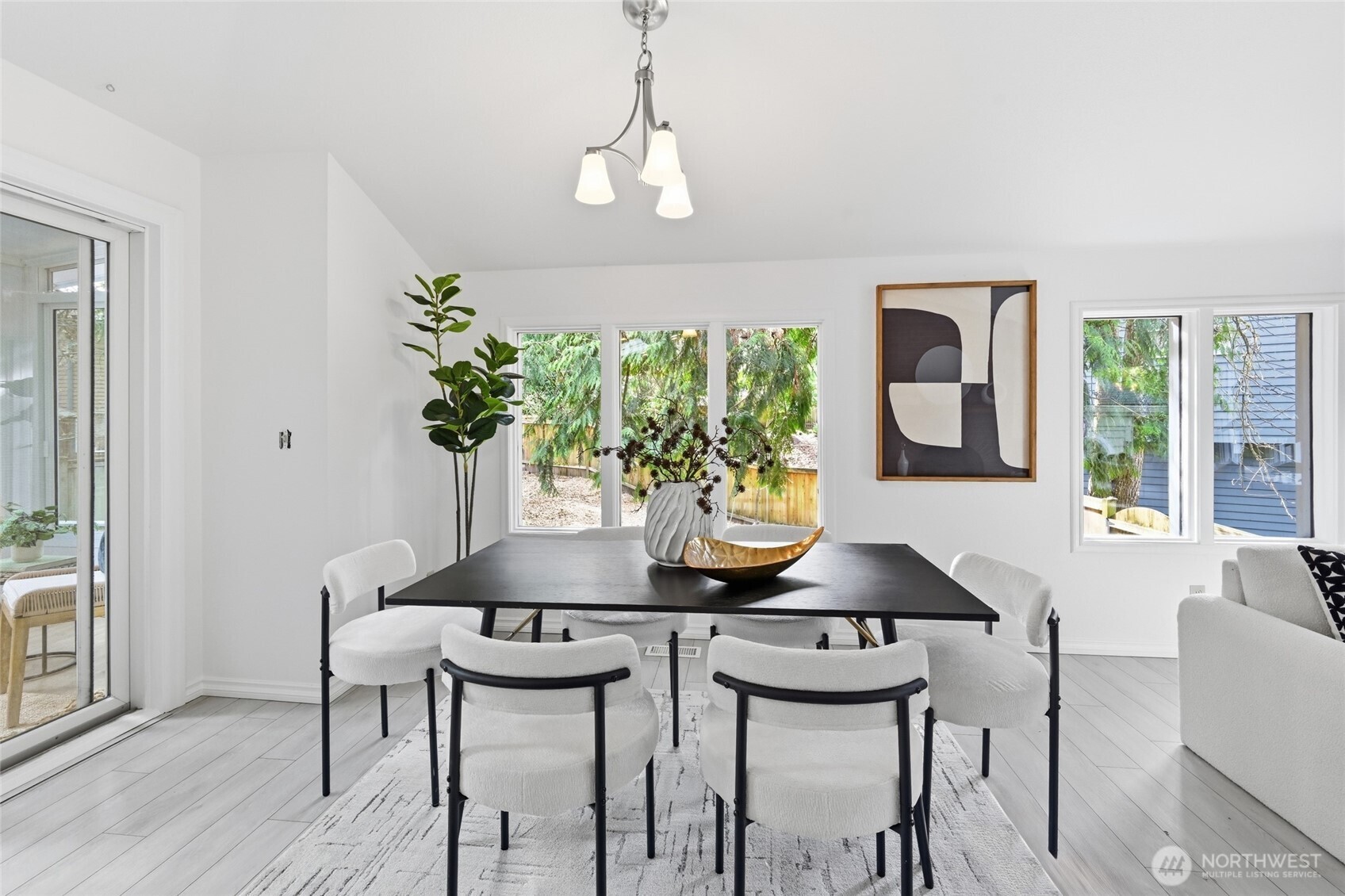 1060 NW Glenwood Court