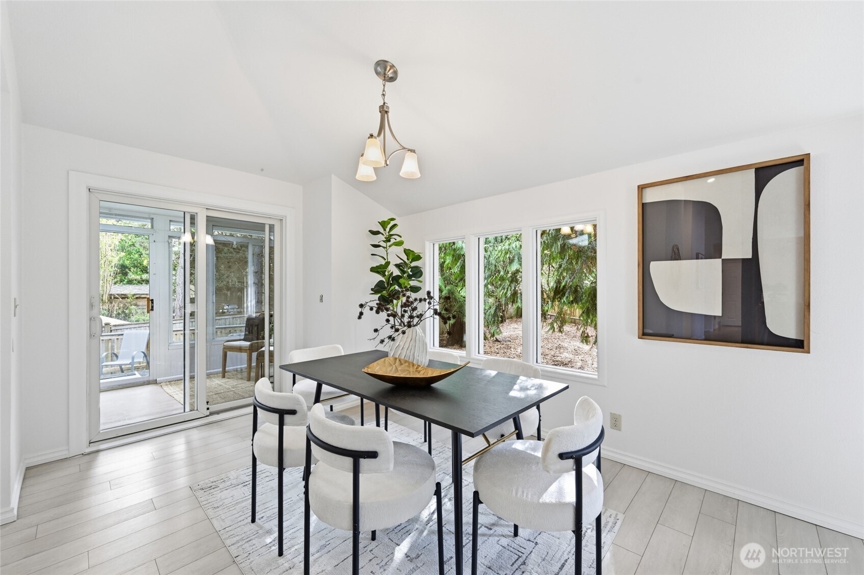 1060 NW Glenwood Court