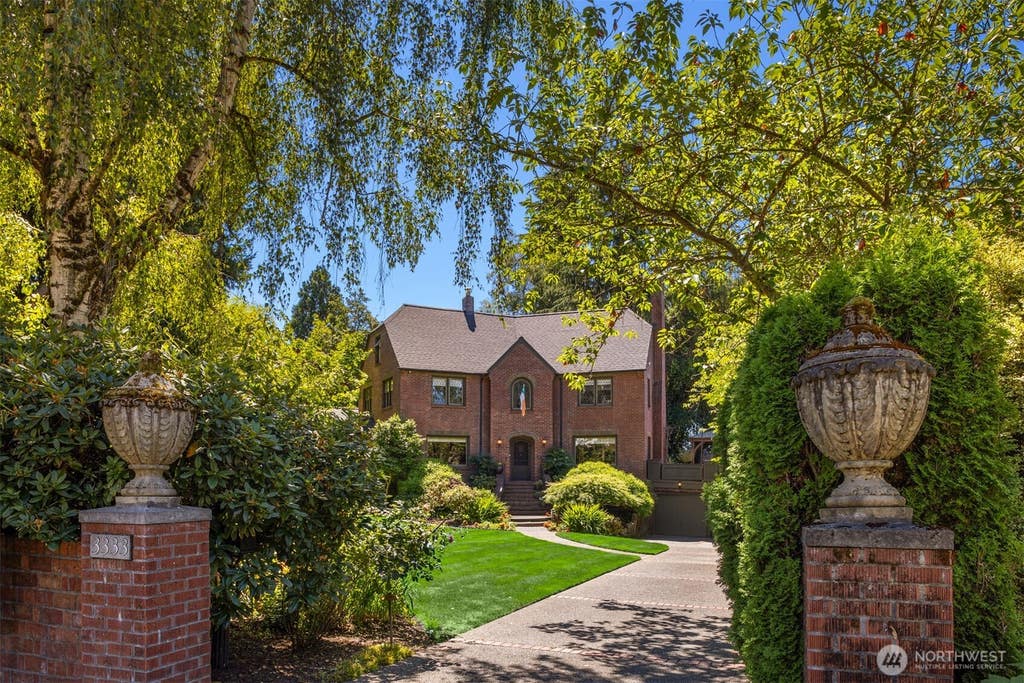 Photo of 3333 43rd Avenue NE, Seattle, WA 98105 (MLS # 2543495)