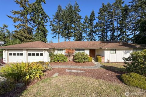 Photo of 2131 W 7th Street, Port Angeles, WA 98363 (MLS # 2447087)