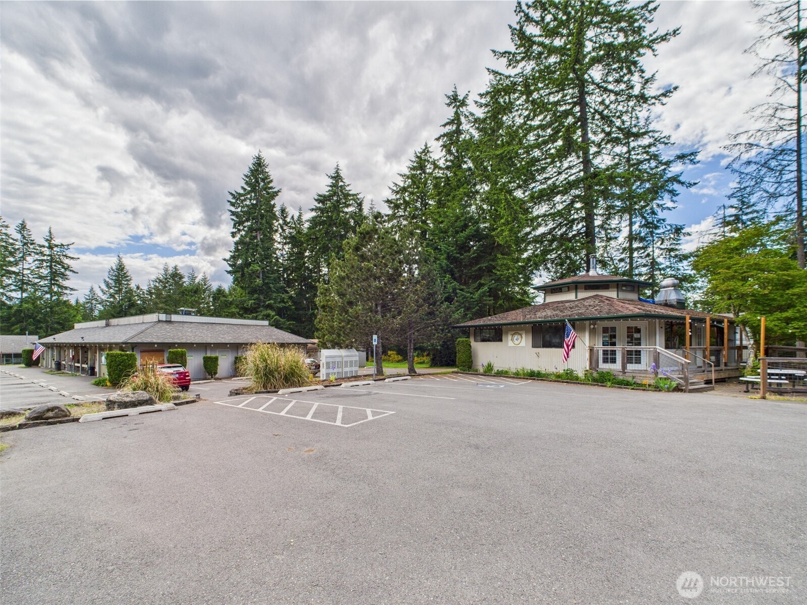 10412 Edgewood Dr