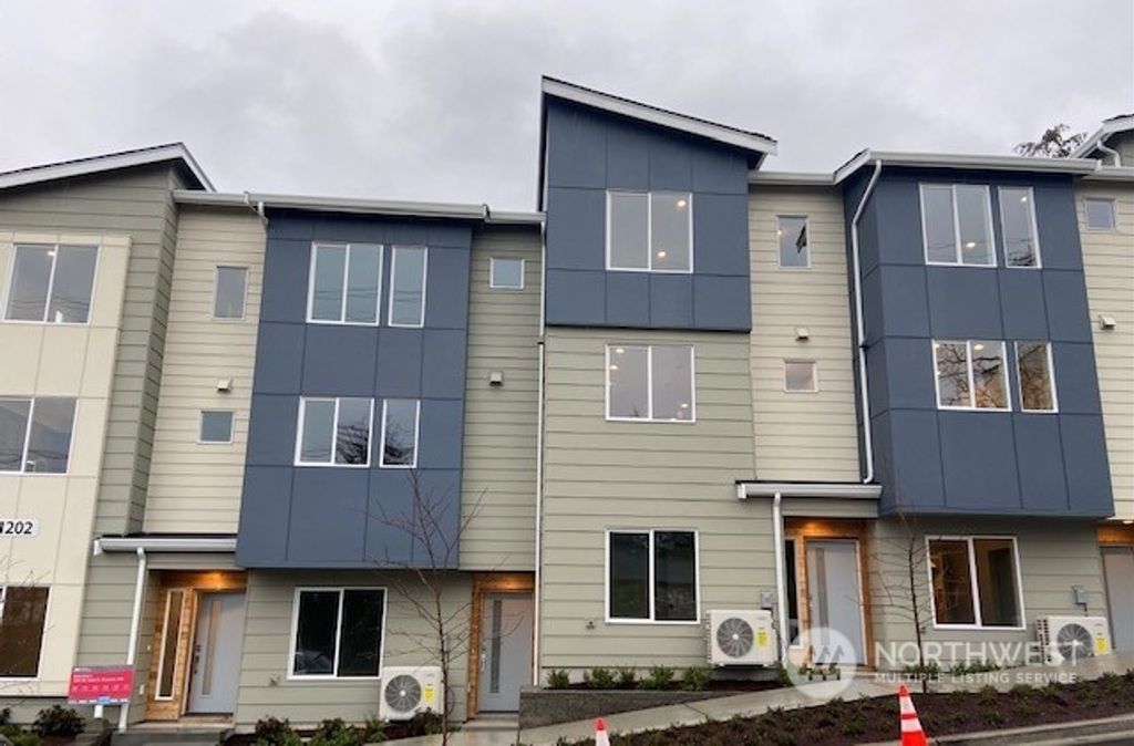 Photo of 1202 NE 180th Street #F, Shoreline, WA 98155 (MLS # 2027922)