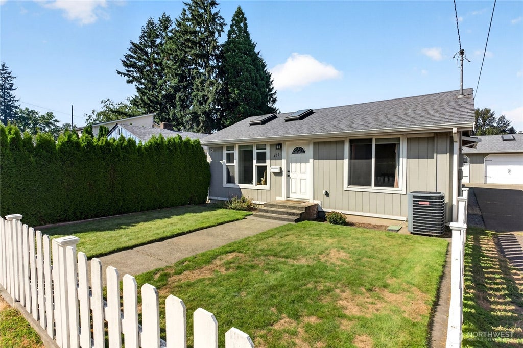 Photo of 435 Harrison Street, Sumner, WA 98390 (MLS # 2576494)
