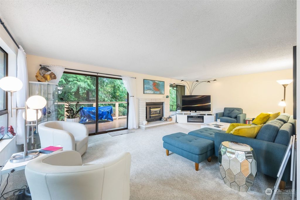 Photo of 1122 S 249th Place, Des Moines, WA 98198 (MLS # 2325044)