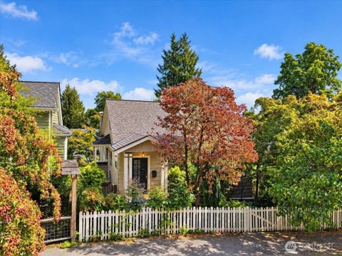Photo of 1828 NE Ravenna Boulevard, Seattle, WA 98105 (MLS # 2574288)