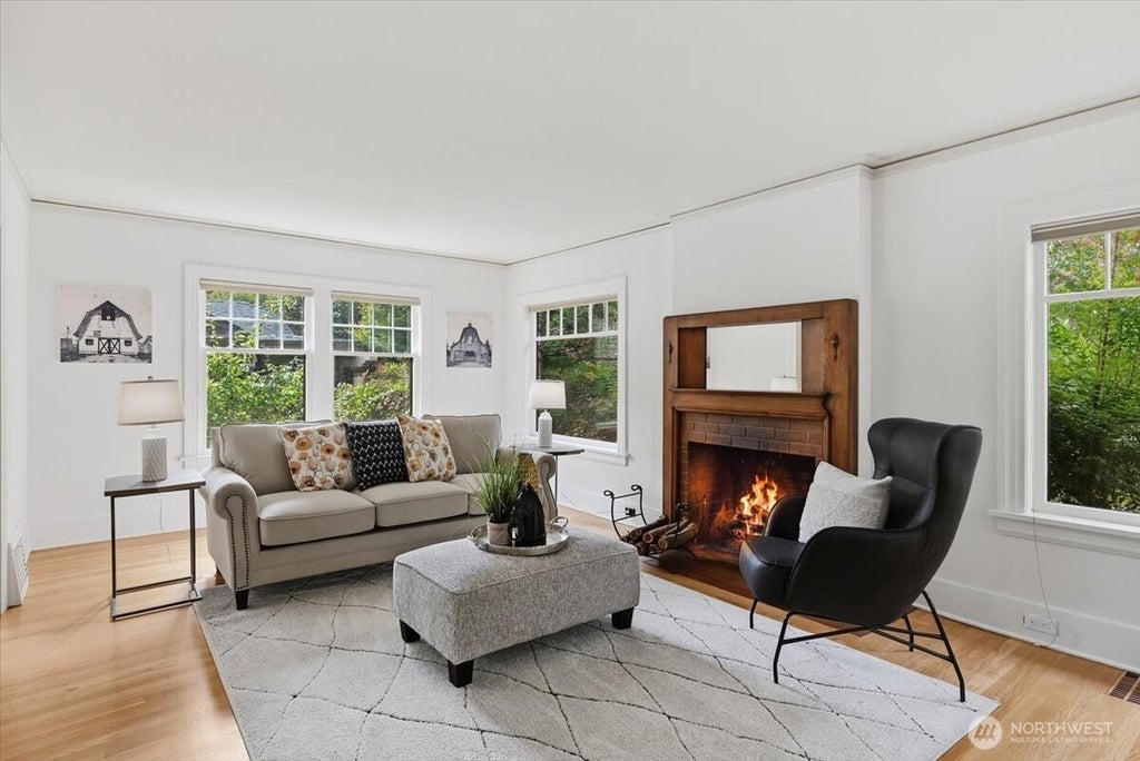 Photo of 1828 NE Ravenna Boulevard, Seattle, WA 98105 (MLS # 2574288)