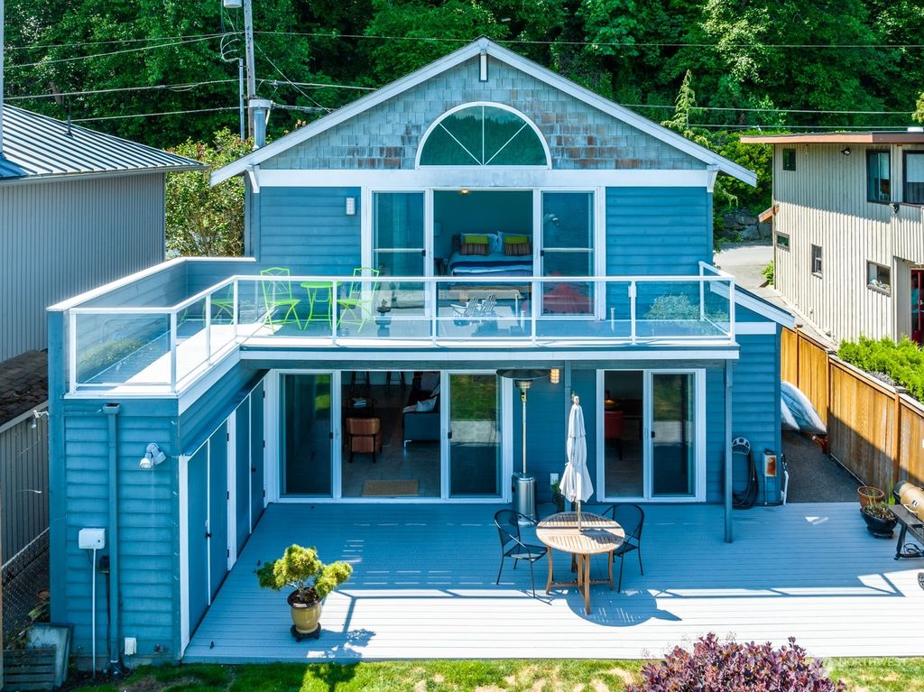 Photo of 14528 NE Edgewater Lane, Lake Forest Park, WA 98155 (MLS # 2072347)