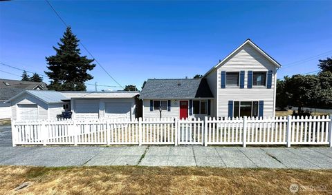 Photo of 1519 K Avenue, Anacortes, WA 98221 (MLS # 2403766)