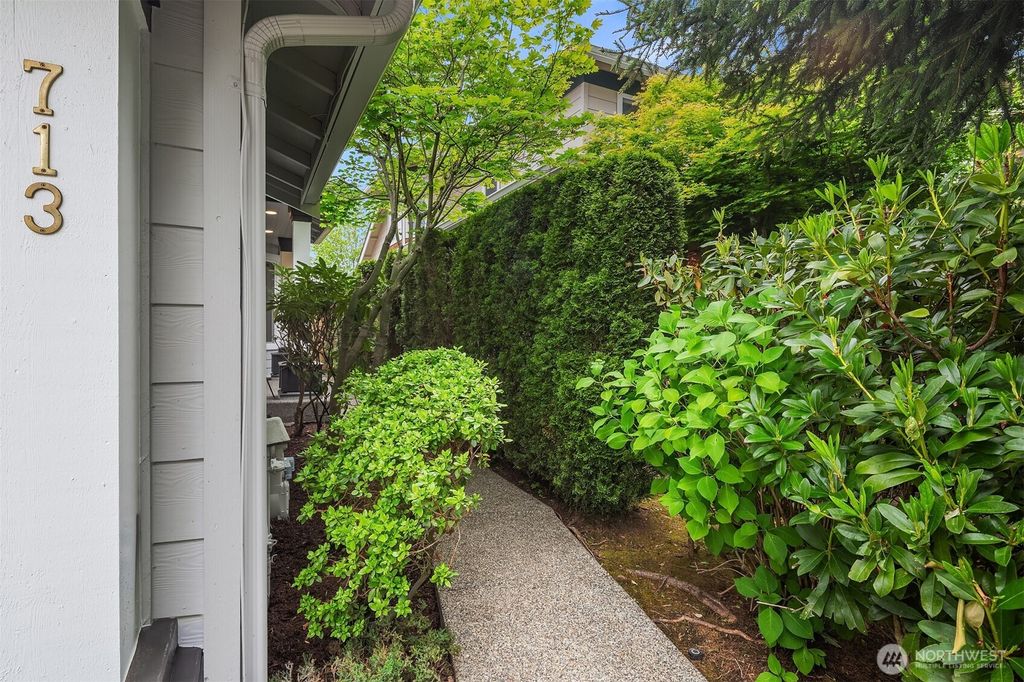 Photo of 713 239th Lane SE, Sammamish, WA 98074 (MLS # 2376493)