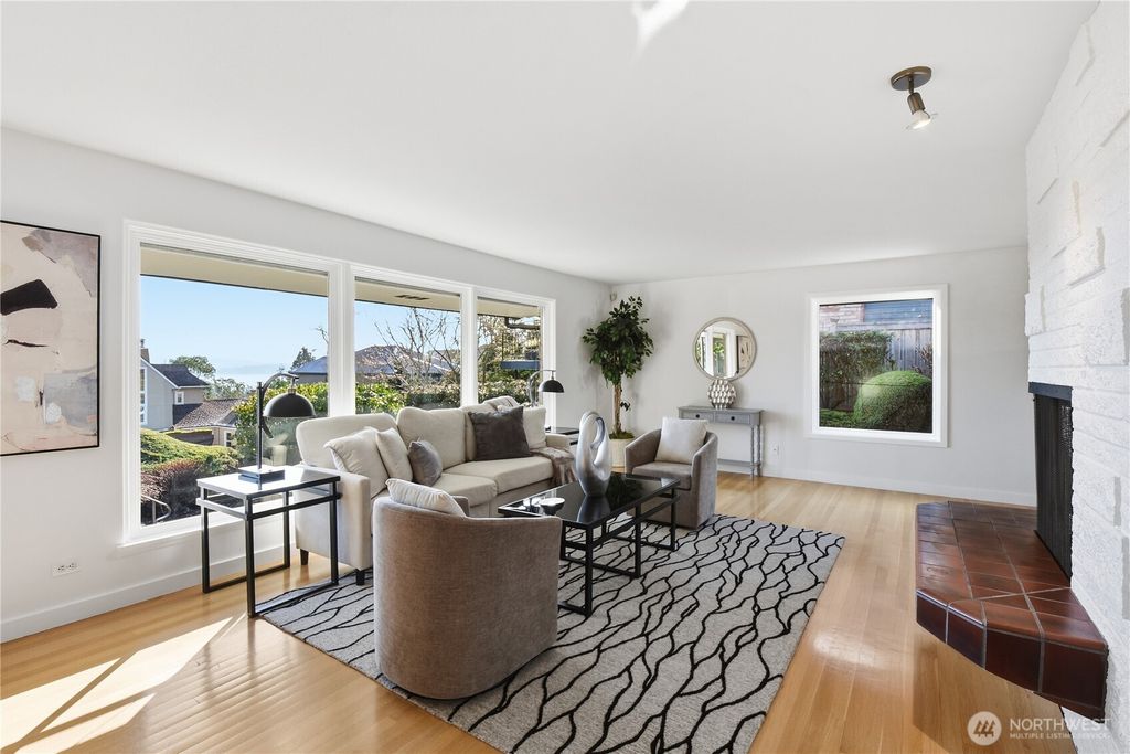 Photo of 5052 Pullman Avenue NE, Seattle, WA 98105 (MLS # 2471429)