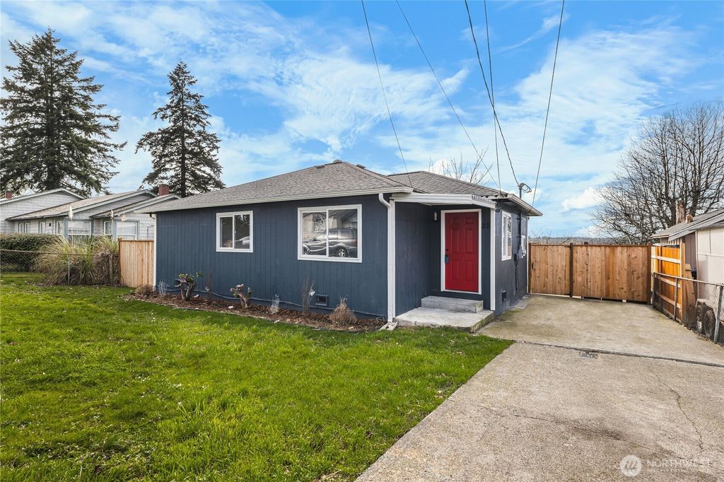 Photo of 28 S Arizona Avenue, Tacoma, WA 98409 (MLS # 2472028)