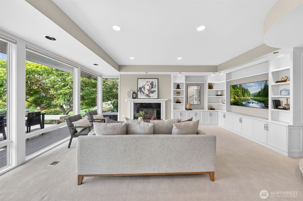 Photo of 9829 NE 1st Street, Bellevue, WA 98004 (MLS # 2522835)
