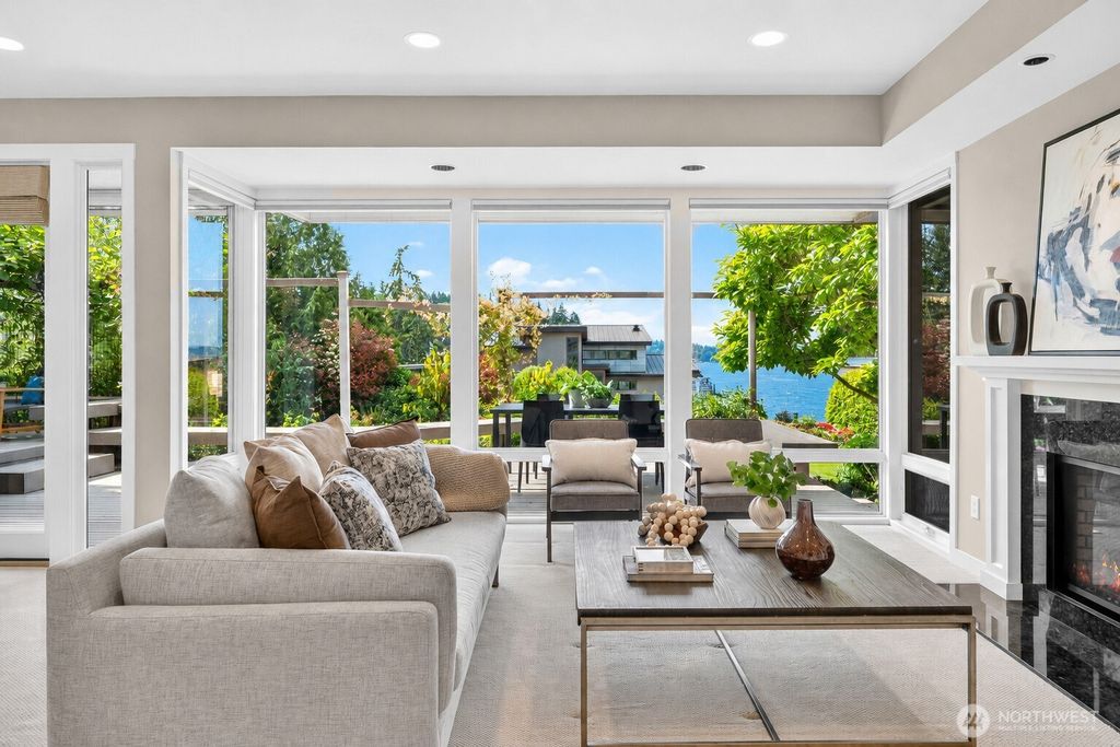 Photo of 9829 NE 1st Street, Bellevue, WA 98004 (MLS # 2522835)