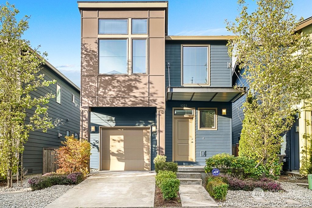 Photo of 1321 159th Street SW, Lynnwood, WA 98087 (MLS # 2170741)