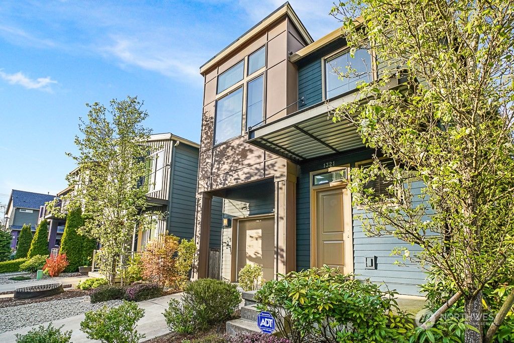 Photo of 1321 159th Street SW, Lynnwood, WA 98087 (MLS # 2170741)