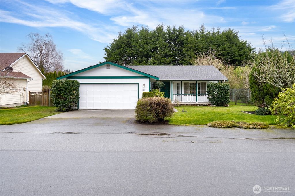 Photo of 2219 13th ST, Anacortes, WA 98221 (MLS # 2525059)