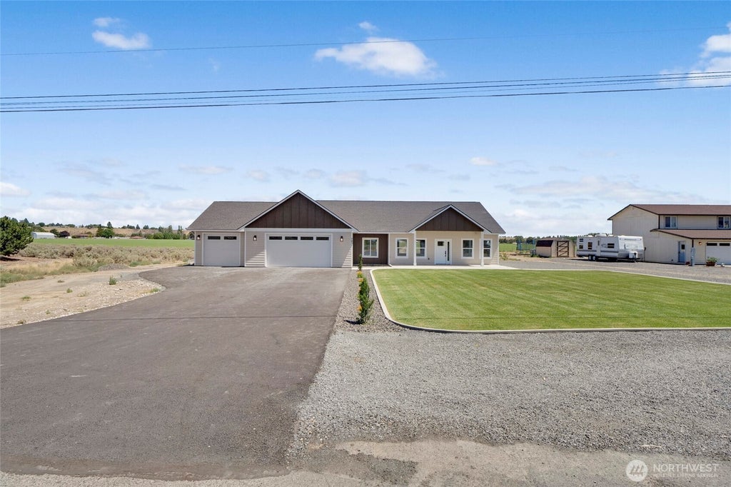 Photo of 7471 Redmond Road NE, Moses Lake, WA 98837 (MLS # 2557518)