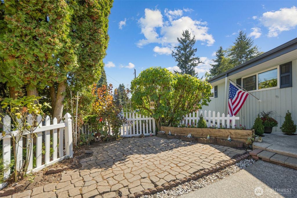 Photo of 12225 Palatine Avenue N, Seattle, WA 98133 (MLS # 2434834)