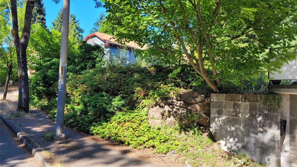 Photo of 11740 35th Avenue NE, Seattle, WA 98125 (MLS # 2143563)