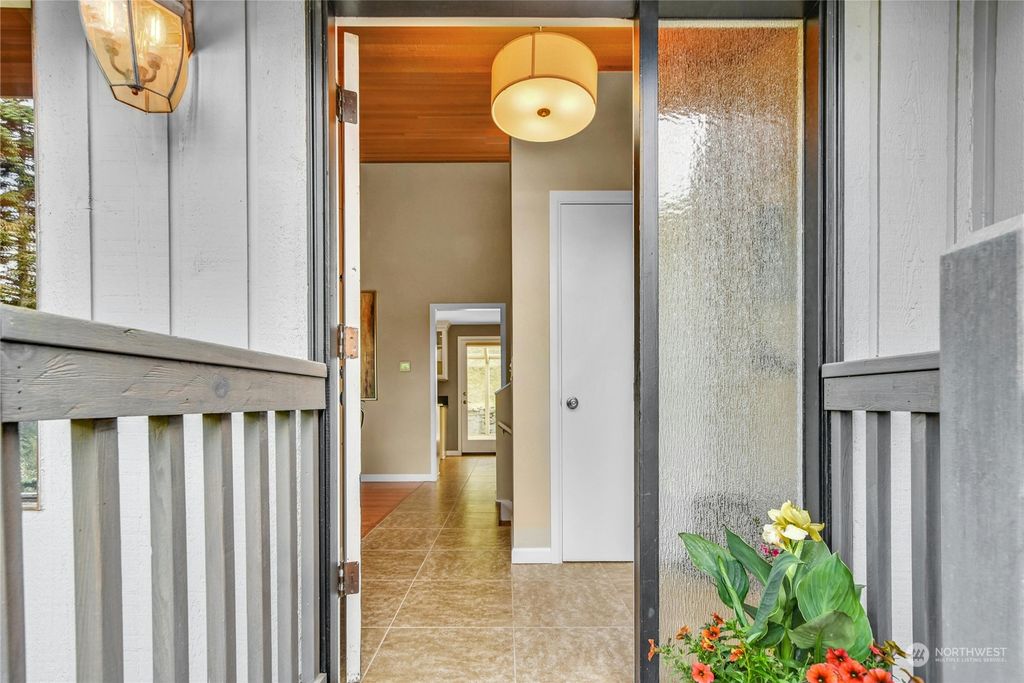 Photo of 4729 NE 204th Street, Lake Forest Park, WA 98155 (MLS # 2269292)