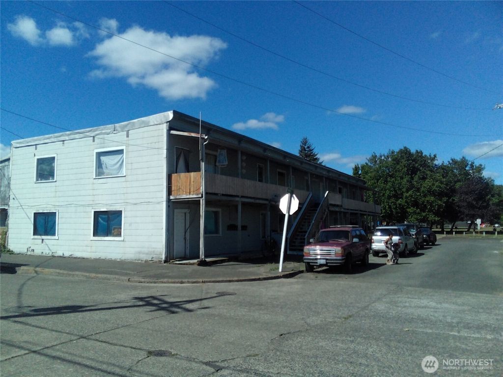 Photo of 400 9th Street, Raymond, WA 98577 (MLS # 2479972)