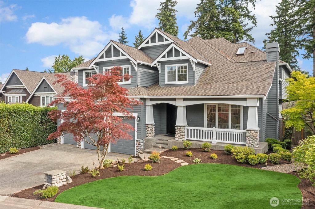 Photo of 13711 NE 135th Place, Kirkland, WA 98034 (MLS # 2551909)