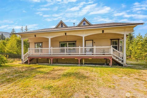 Photo of 8365 Holly Lane, Maple Falls, WA 98266 (MLS # 2570527)