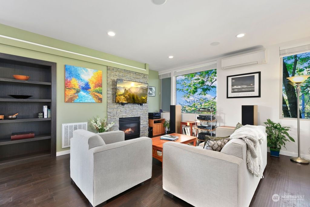 Photo of 4423 34th Avenue S, Seattle, WA 98118 (MLS # 2220587)