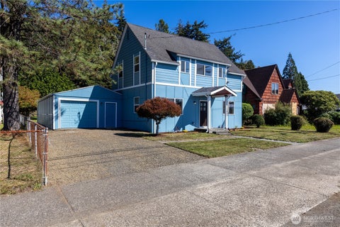 Photo of 1905 Riverside Avenue, Hoquiam, WA 98550 (MLS # 2585021)