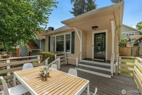 Photo of 155 Florentia Street, Seattle, WA 98109 (MLS # 2529534)