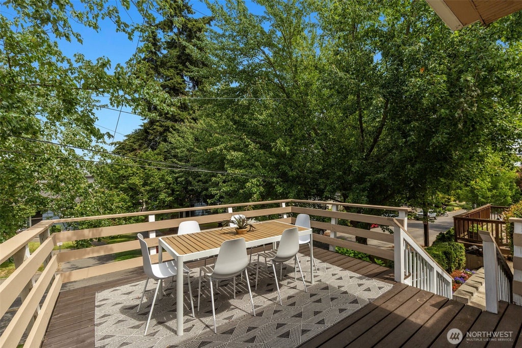 Photo of 155 Florentia Street, Seattle, WA 98109 (MLS # 2529534)