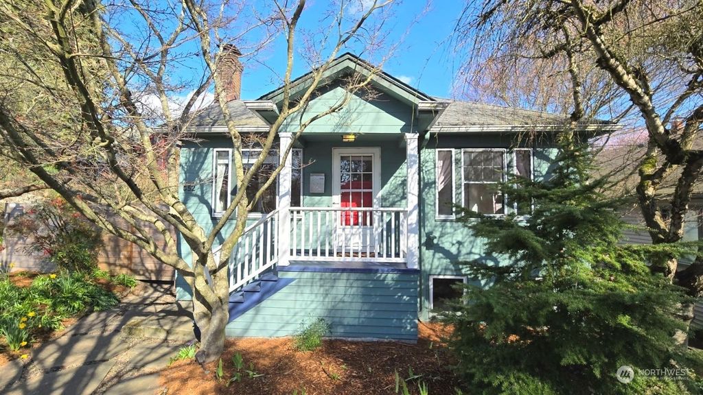 Photo of 552 NE 60th Street, Seattle, WA 98115 (MLS # 2200189)